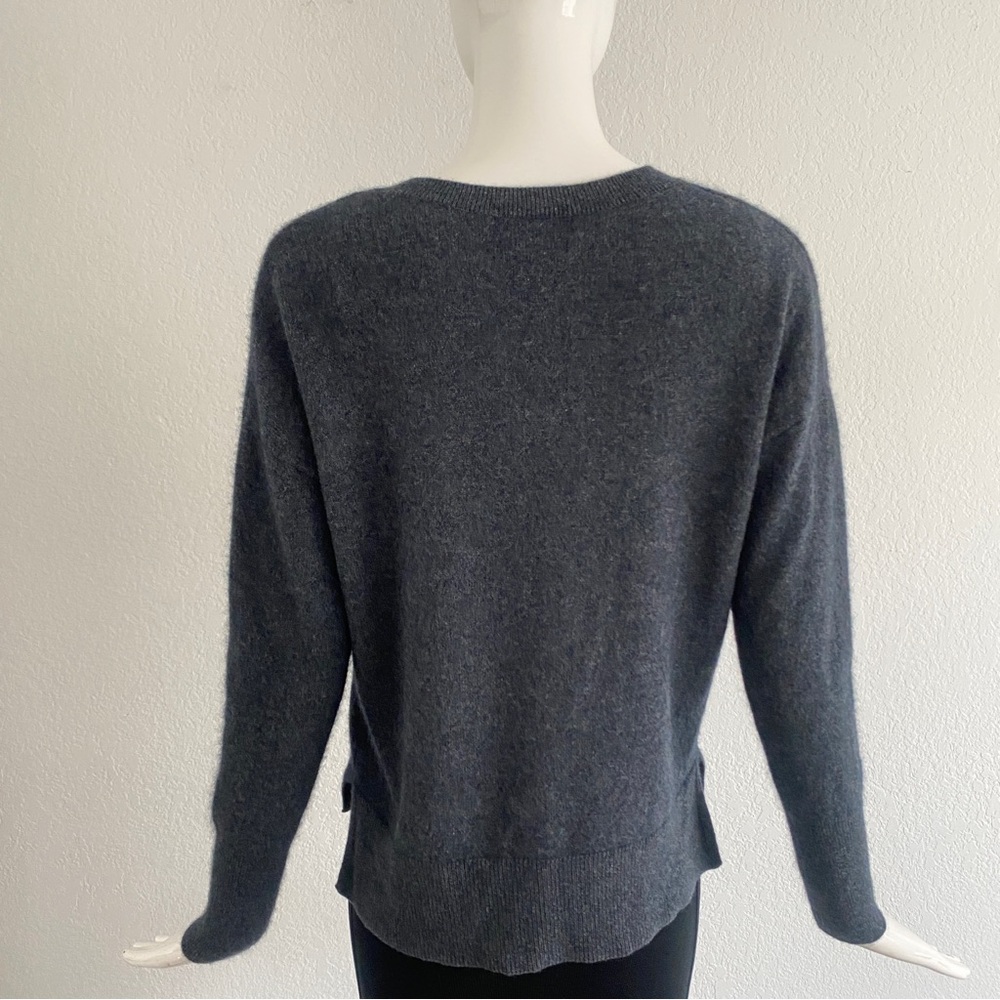 Tahari v neck 2 ply cashmere sweater - Picture 4 of 10